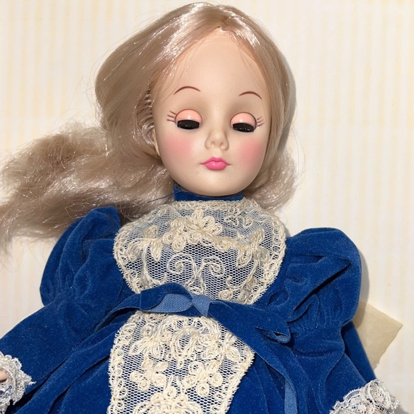 Effanbee Grandes Dames 1151 Elizabeth 11 inch doll - Picture 7 of 10